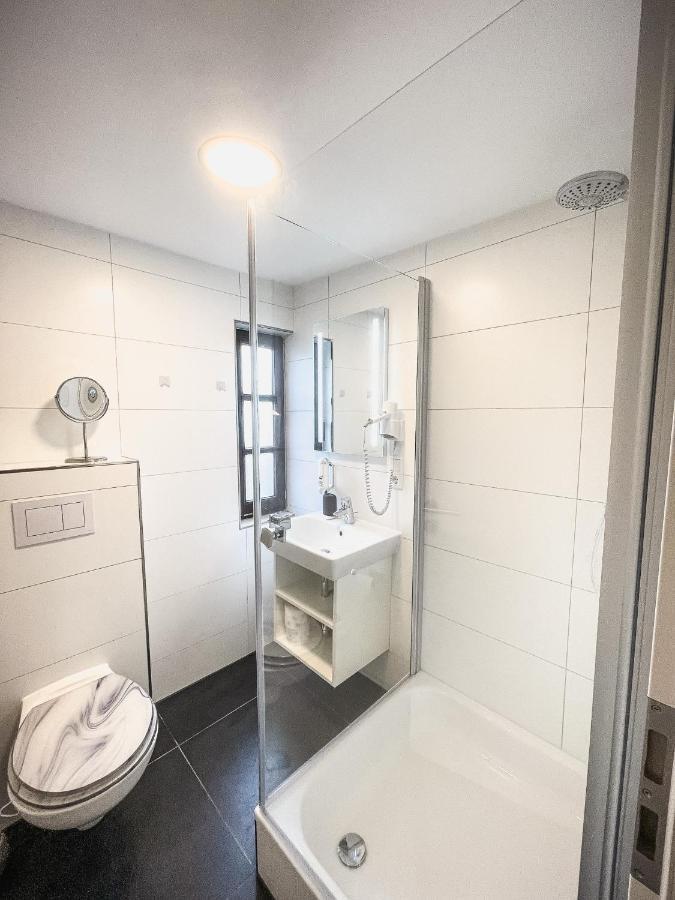 Hotel Kavala Lohmar Bagian luar foto