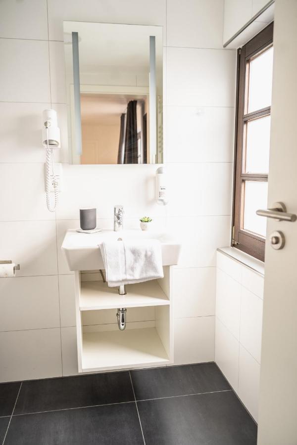 Hotel Kavala Lohmar Bagian luar foto